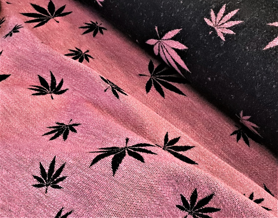 látka konopí-bavlna "Listy" růžové konopí s bavlněnou černou osnovou