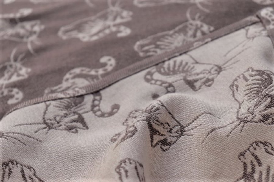 Nosící šátek bavlněný "Kočky" na béžové osnově s hnědým a béžovým útkem